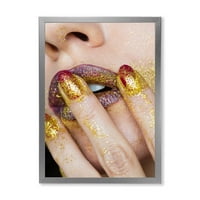Designart 'Bliski plan žene Zlatno zlato Glitter ruž za usne' Moderni uokvireni umjetnički tisak