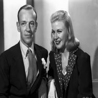Par Fred Astaire i Ginger Rogers razgovaraju o ispisu fotografija