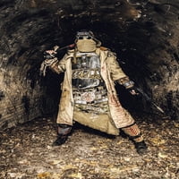 Post apokaliptični preživjeli držeći pištolj i mačetu u napuštenom tunelu. Ispis plakata Oleg Zabielin Stocktrek