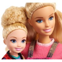 Vesela lutka Barbie na kampiranju i sestra Chelsea s dodacima